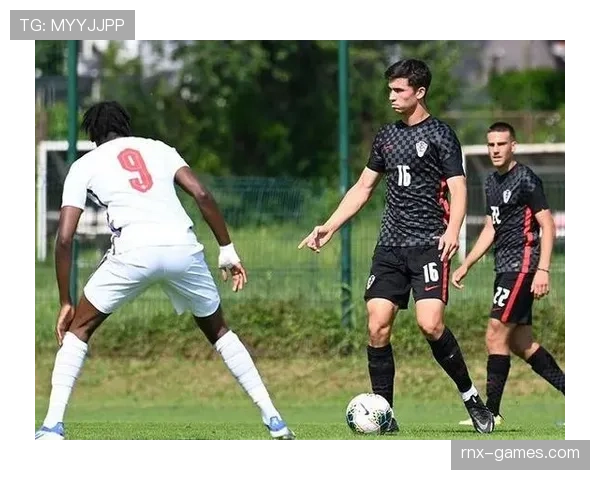 巴斯托尼左脚中卫出球能力解析